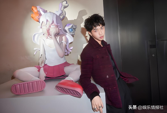 64岁的庾澄庆未曾料想，那个曾让他担忧的儿子，竟成为他的骄傲