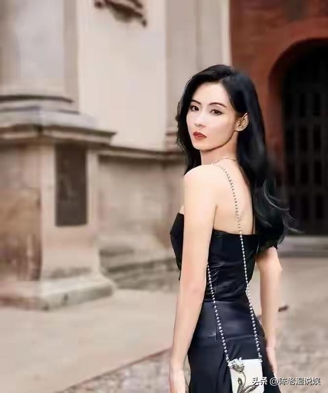 陪玩陪睡只是冰山一角，认干爹，舔手指，拜高踩低，实在荒唐！