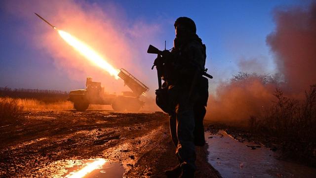 乌军打出逆天反击，三个旅重夺军事重镇	，俄军被迫退守两年白打了