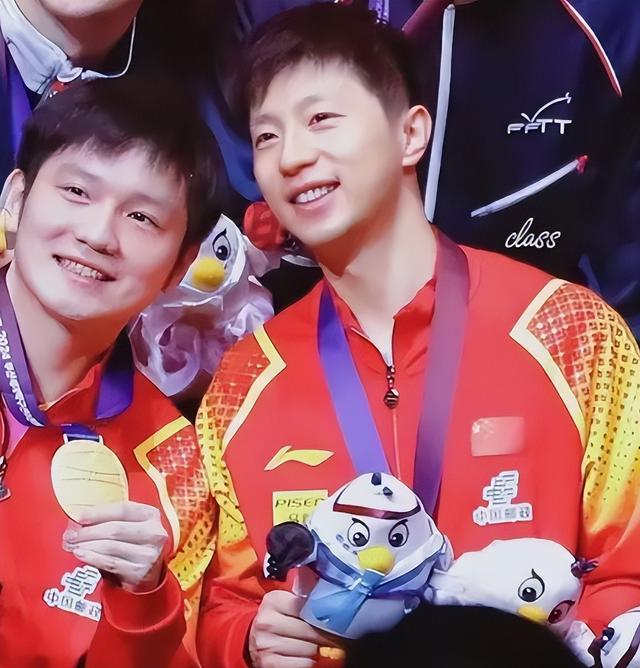 外媒对樊振东的称呼变了，四字之差释放强烈信号，马龙的话再应验