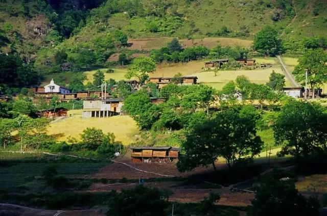 云栖丙中洛：在怒江峡谷解锁 “人神共居” 的旅居新体验