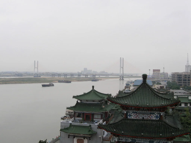 2005年的南昌，八一广场最动容的时代