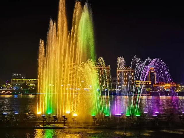 美轮美奂的吉林松花江畔夜景