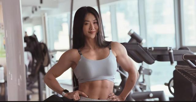 从空姐到比基尼健美冠军，坚持就有收获！