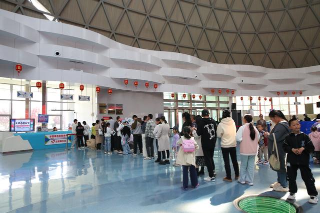 省科技馆“科技点亮华诞 创新赋能强国”主题活动掀起“双节”科普热潮