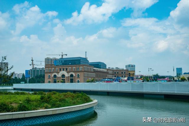 北国未来城周边：邂逅一场蓝天与建筑的视觉盛宴！
