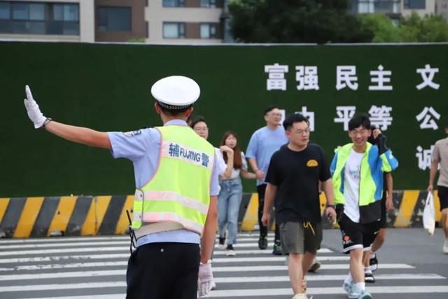 明晚奥体中心有活动，收好这份出行攻略！