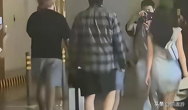 追着要王楚钦联系方式的女子曝光，45岁未婚，同事称想嫁成功人士