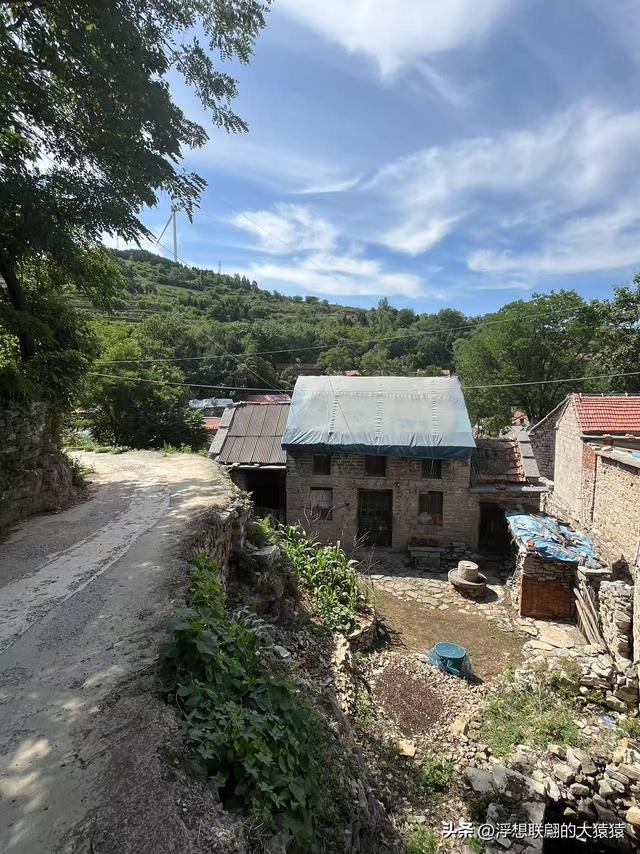 章丘官庄西南峪，和西周峪一样也是座美妙且质朴的古村