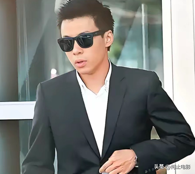 霍启仁举办婚礼，大嫂郭晶晶缺席，才过几天恶心的一幕就发生了