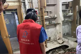 【解·纾·暖】和平区南市场街道延安里社区“为民办实事，抢修管道漏点”图片