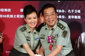 她是第一位博士级歌唱家，12次荣登春晚，丈夫身价不菲也是博士图片
