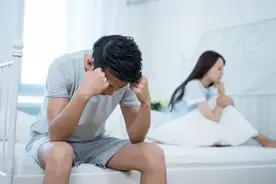 村里有个美丽的寡妇，30岁的我与她擦出了爱的火花图片
