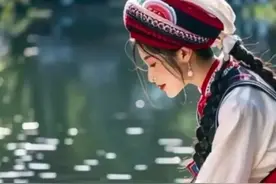 《小河淌水》被多位歌唱家传唱，背后有个凄美故事图片
