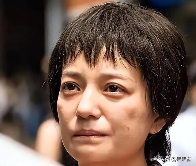 拔出萝卜带出泥！49岁赵薇近况被曝，原来圈内封杀只是冰山一角