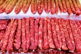 香肠灌好后，是晒干还是风干？教你一招，不发霉不变臭图片