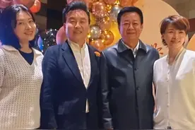 张泽群晒聚会照！董卿老到认不出，周涛美丽依旧，朱军也罕见出镜图片
