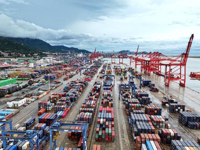 法国总统刚回国就变脸	，威胁要对中方加征关税！效仿美国做法