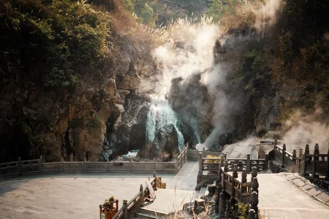 腾冲银杏季｜4天5夜黄金攻略，把金黄、温泉、烟火全打包～
