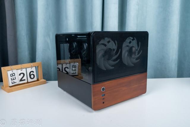 硬件展示柜，艺术品保管箱，乔思伯曲玻270度全景天窗机箱 评测