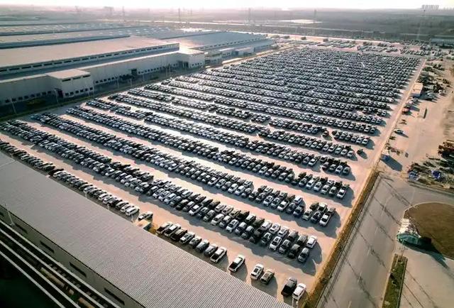 都被骗了？特朗普演讲1小时，邀中方赴美投钱，中国大幅清理美债