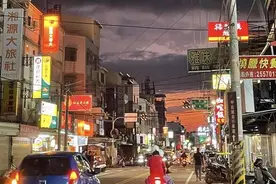 台湾强震前网上现“天空异象”照片，被指是“地震前兆”图片