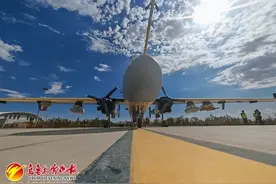 新疆首次在东天山采用大型无人机“向天借水”图片