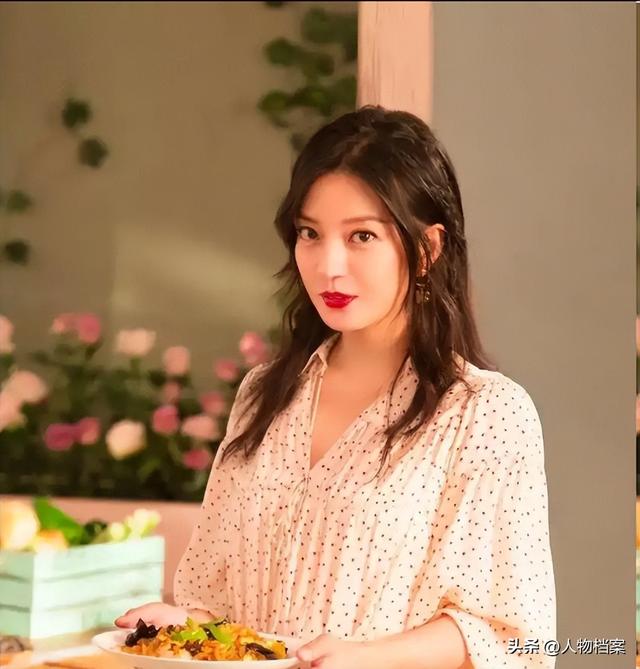 封杀四年，49岁赵薇突传消息，因胃癌去世传闻5个月前就真相大白