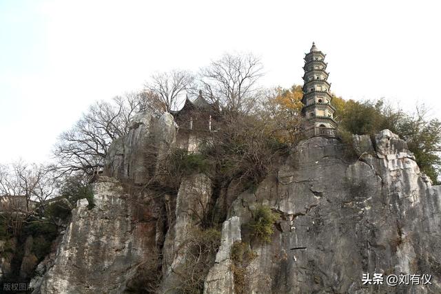 旅途中遇到惊喜，奖励自己一顿丰盛的晚餐，放松的状态真好