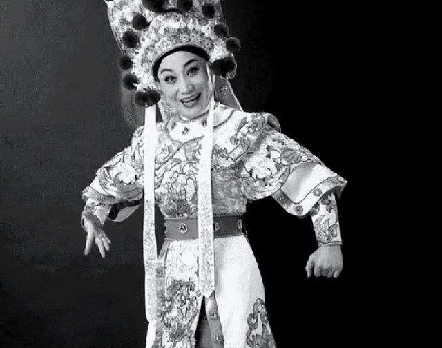 饭喂嘴里都不会吃, 和王为念离婚、艺名被收的小香玉, 终是自讨苦吃