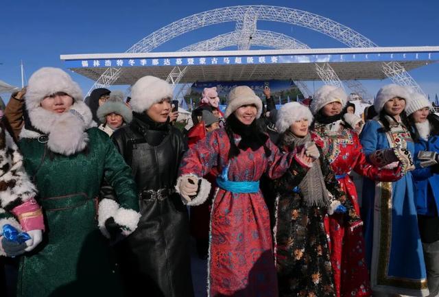 冰雪涮肉、篝火派对等人气旺！锡市冬季那达慕暨蒙古马超级联赛开幕！