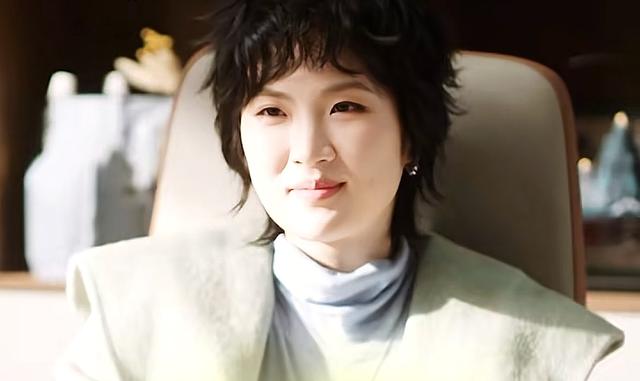 收手吧！资本家的“丑孩子”，笑的比哭还难看，别霍霍观众眼睛了