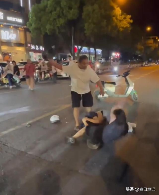 浙江男子暴打情夫后续！猛踹私密处，妻子跪地求饶，犯致命性错误
