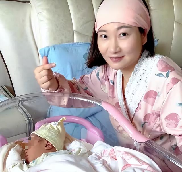 《消失的她》原型离婚案择期宣判！王暖暖：婆婆以跳崖威胁她改口供，一岁孩子至今“黑户”未来还有赡养义务