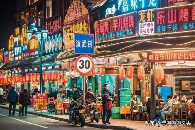 初雪落仙山：邂逅峨眉山最静谧的初冬，领略银装素裹的人间仙境！