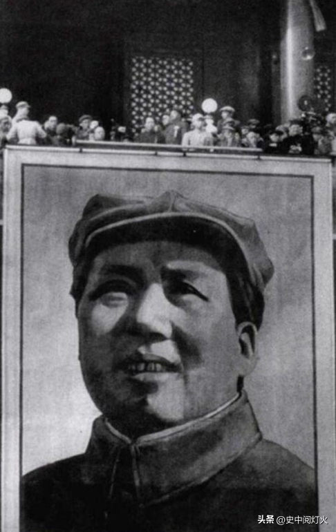 为何天安门不悬挂毛主席的照片，反倒要挂主席的画像？