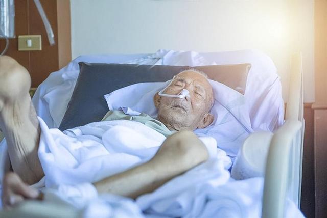 中国将迎来前所未有的死亡高峰，专家给出答案：是这些因素导致的