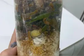 哈哈一笑，53张搞笑动图：同事为了带饭不洗碗，有多拼！图片