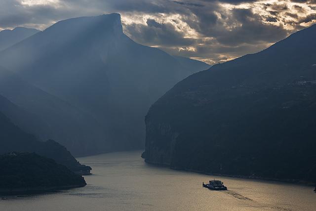 2024深秋四川行16 奉节县夔门大酒店 揽月楼凭栏夔门雄景入画来​