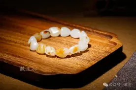 同学会上，我戴着20万的原石手串被戴劳力士的暴发户贬得一文不值图片