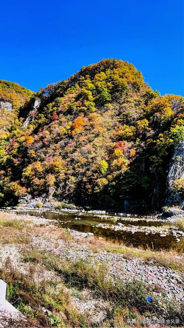 吉林长白山抚松秋韵~枫红映水伴云天