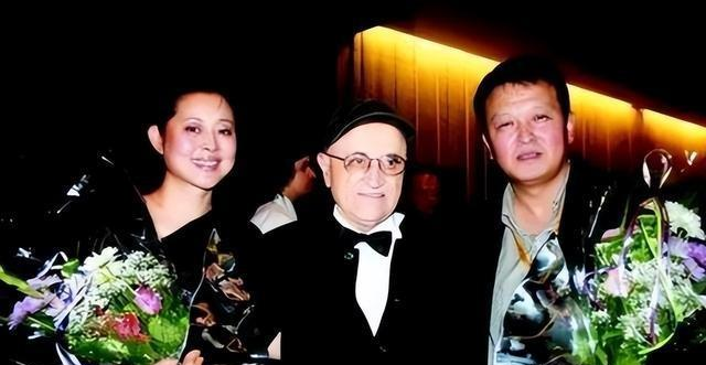 倪萍也没想到，69岁的三婚丈夫杨亚洲，已经开始给全家人争光了