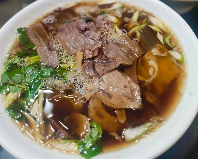 这座火车拉来的牛肉板面城，大多人都没怎么玩过