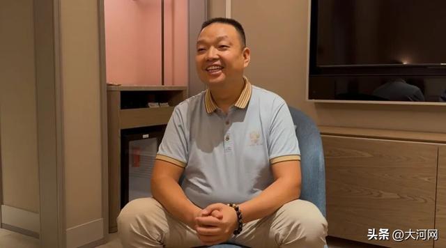 丢失33年千万富翁到云南与母亲相认，见面礼送成都房子和银行卡：将接4个弟弟妹妹来定居