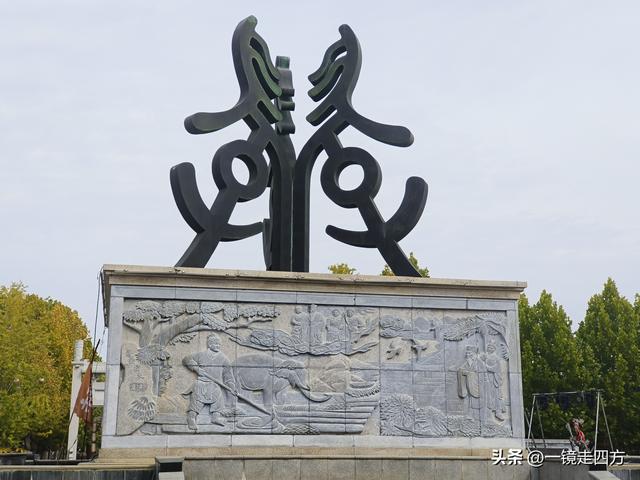 在“天仙配”传说的故事发生地孝感，建有一座“凤凰天仙城”