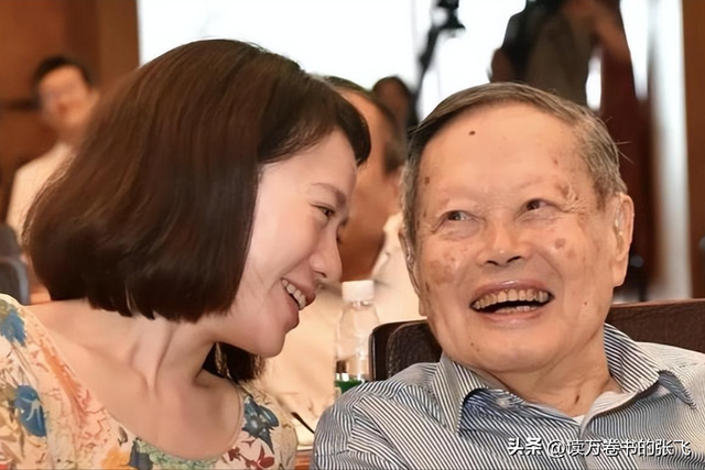 杨光宇赴八宝山送别父亲杨振宁！父亲走了，他仍会把翁帆当亲人