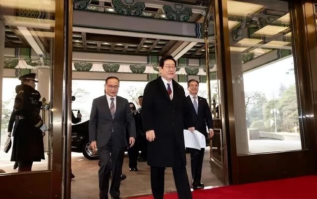 日韩这两件事咱不管，该国总理十年来首访华挺重要