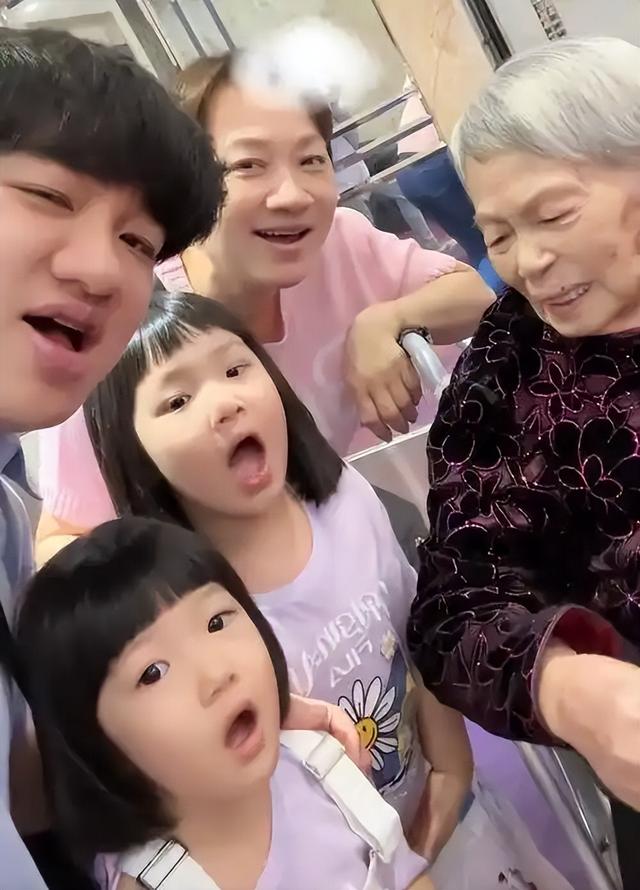 钱再多有什么用?45岁王祖蓝的现状,给所有中年人提了个醒