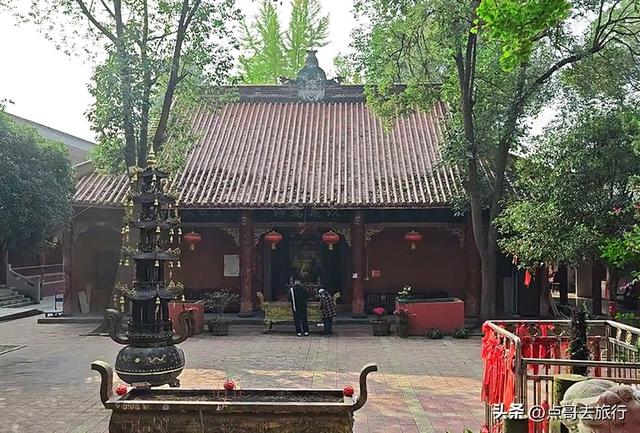 成都被严重低估的寺庙，大殿华丽庄重，让人吃惊不小，公交可直达