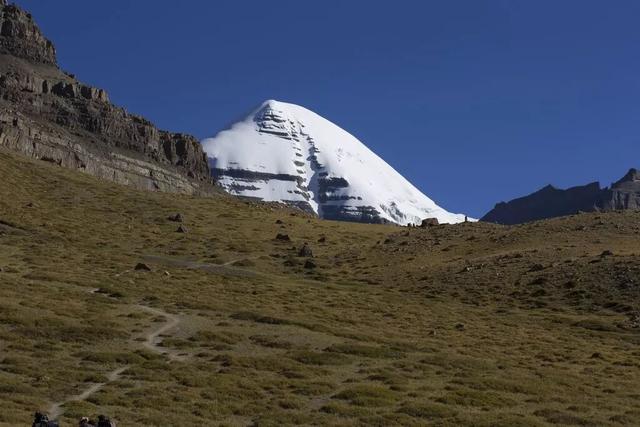 穿越阿里，才算真正到过西藏！万山之祖与百川之源在此相遇。